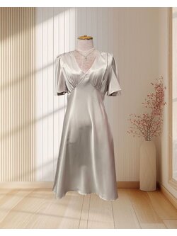 (PRE-LOVED) ราตรีสั้นสีครีม แขนกระดิ่ง กระโปรงบาน ไซส์ M