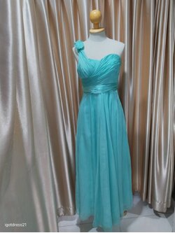 (PRE-LOVED) ชุดราตรียาว เกาะอกไขว้ไหล่ 1 ข้าง สีเขียว