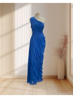 (PRE-LOVED) ราตรียาวสีน้ำเงิน บ่าเฉียง ผ้าชีผอง แต่งจีบริ้วถึงชายกระโปรง ไซส์ M