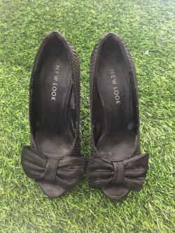 รองเท้าสีดำ 37.5