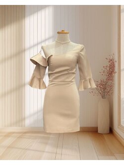 ( PRE-LOVED ) ราตรีสั้นสีครีม บ่าเฉียงแขน 3 ส่วน ไซส์ S