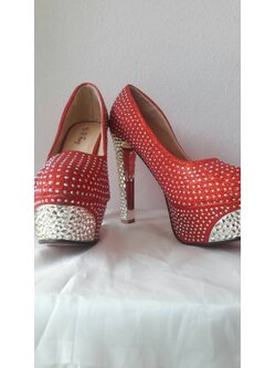 รองเท้าส้นสูงสีแดง (38)