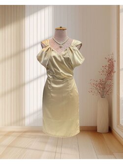 (PRE-LOVED) ราตรีสั้นสีทอง สายเดี่ยวใหญ่อ้อมแขน ผ้าเปเป้ ไซส์ S