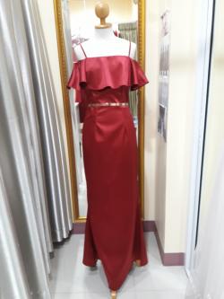 ชุดราตรียาวสีแดงปาดไหล่อกระบาย(S)