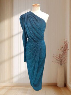 (PRE-LOVED) ราตรียาว บ่าเฉียงแขนยาว ผ้ากลิตเตอร์สีฟ้าน้ำทะเล Luxury women ไซส์ L