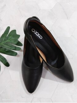 รองเท้าคัชชูสีดำส้นสูงเรียบเงา 35