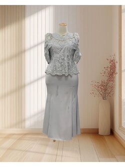 ชุดเสื้อลูกไม้เทา(เสื้อใหม่)+กระโปรงยาวเทาผ้ามัน2XL (กระโปรงมือสอง)