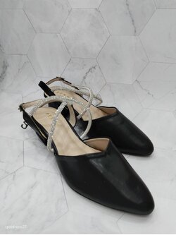 รองเท้าคัทชูสีดำสายเพชร 39