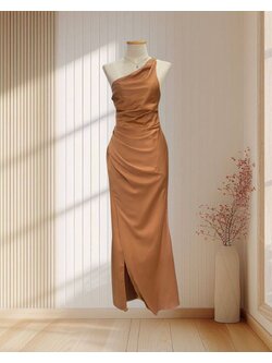 ราตรียาว สีน้ำตาล บ่าเฉียง แต่งจีบสะโพก ไซส์ XL