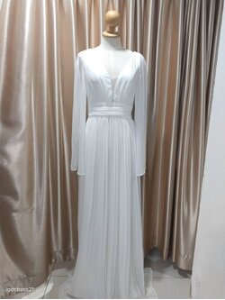 ชุดราตรียาวสีขาวแขนยาว FAERIESTY XS