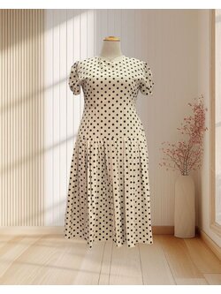 (PRE-LOVED) เดรสสั้นสีครีม ลายจุด แขนตุ๊กตา กระโปรงจีบ ไซส์ 2XL