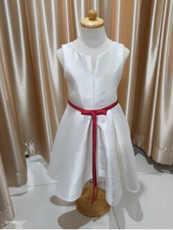 ชุดเด็กแขนกุดผ้าหนา เอวแต่งริบบิ้นสีแดง