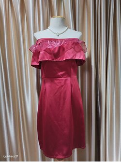 (PRE-LOVED) สั้นแดงปาดไหล่อกระบาย2ชั้น (L)