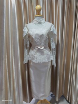 ชุดลูกไม้เสื้อครีมมีโบว์ตรงเอว+กระโปรงครีมยาวL