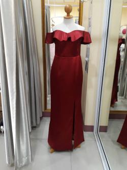 (PRE-LOVED) ราตรียาวปาดไหล่อกระยายสีแดง(L)