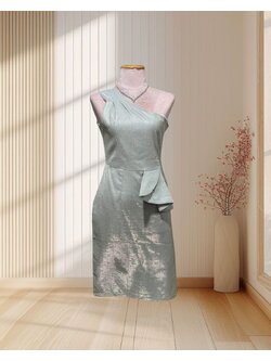 (PRE-LOVED) ราตรีสั้นสีทอง บ่าเฉียง ผ้ากลิตเตอร์ ไซส์ L