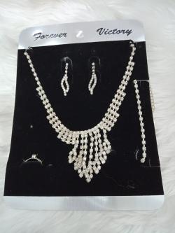 เซ็ตสร้อยเพชร