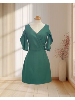 (PRE-LOVED) ราตรีสั้นสีเขียวเข้ม แขนกุด แต่งระบายโอบแขน ไซส์ M