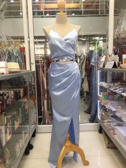 (PRE-LOVED) ราตรียาวสีฟ้าอ่อนสายเดี่ยวคอวี (S)