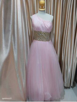 ชุดราตรียาว บ่าเฉียงฟูมุ้ง เอวเพชร สีชมพู