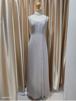 (PRE-LOVED) ชุดราตรียาวชีฟองสีเทาสายเดี่ยวหลังถ่วง M