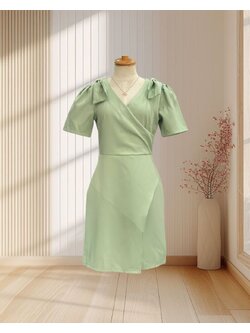 (PRE-LOVED) ราตรีสั้นสีเขียว มีแขน แต่งไหล่โบว์ ไซส์ S