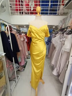 ยาวเหลืองแขนสั้นป้ายอกผ้าเปเป้สีสายเดี่ยว(M)