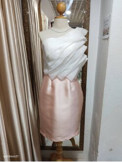 (PRE-LOVED) ราตรีสั้นอกขาวจับจีบกระโปรงสีโอรสทรงสอบ M