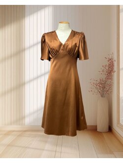 (PRE-LOVED) ราตรีสั้นสีน้ำตาล แขนกระดิ่ง ทรงยอดฮิต สีน้ำตาล ไซส์ M