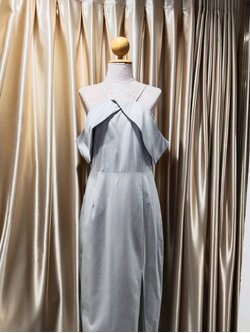 (PRE-LOVED) ราตรียาวสีเทาสายเดี่ยวคู่ปิดแขน L