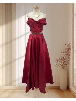 (PRE-LOVED) ชุดราตรียาวสีแดงปาดไหล่+เข็มขัดโบว์ ไซส์S