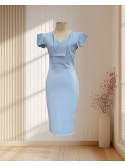 (PRE-LOVED) ราตรีสั้นสีฟ้า คอวี แต่งไหล่แหลม ไซส์ XL