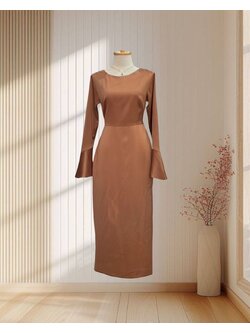 (PRE-LOVED) ราตรีสั้นสีน้ำตาล แขนยาว โชว์หลัง พร้อมสายผูกโบว์ ไซส์ L