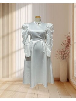 (PRE-LOVED) เดรสยาวสีขาวแขนยาวแต่งกระดุม เสริมไหล่ กระโปรงจีบ ฟีลเจ้าสาวอังกฤษ ไซส์ XL