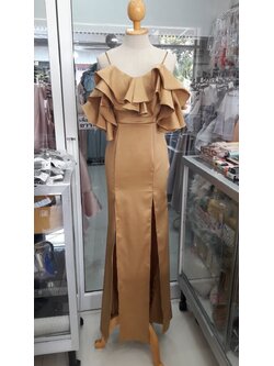 ยาวสายเดี่ยวแขนและอกแต่งระบายผ่าหน้าสีทอง (XS) มือ2