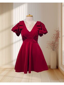 (PRE-LOVED) เดรสสั้นสีแดง ผ้ากำมะหยี่ แขนตุ๊กตาแต่งโบว์ ไซส์ S
