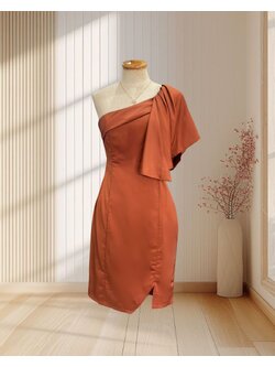 (PRE-LOVED) ราตรีสั้นสีส้มอิฐ บ่าเฉียงปกแขนกรุยกราย ไซส์ S