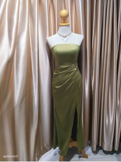 (PRE-LOVED) ชุดราตรียาวเกาะอกS