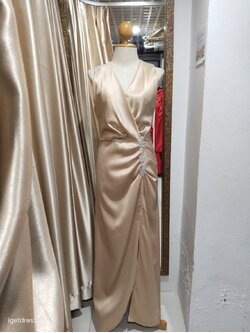 (PRE-LOVED) ราตรียาวสีทอง ผ้าซาตินแขนกุดเอวแต่งเพรช ไซส์ M