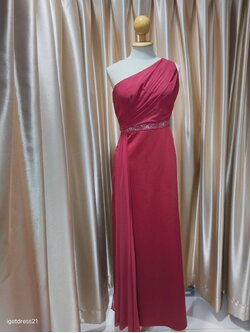 (PRE-LOVED) ชุดราตรียาวชีฟองสีแดงบ่าเฉียง S