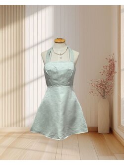(PRE-LOVED) เดรสสั้นสีเขียวหยก งานคล้องคอ ผ้าเงา ไซส์ S