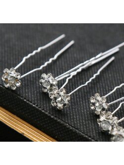 ปิ่นดอกกุหลาบล้อมเพชร (1 อัน)