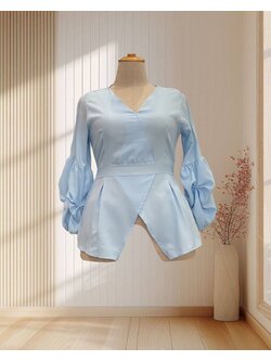 เสื้อแขนยาวสีฟ้า แต่งปลายแขนบอลลูน มีเชือกผูกโบว์ด้านหลัง ไซส์ 2XL