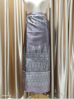 ผ้าถุงสีม่วง+ตะขอ 2 คู่