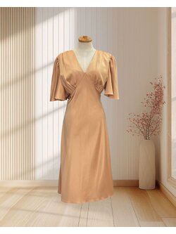 (PRE-LOVED) ราตรีสั้นแขนกระดิ่ง คอวี สีทอง ไซส์ XL