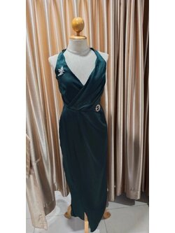 ชุดราตรียาวสีเขียวM (ไม่รวมเข็มกลัด)