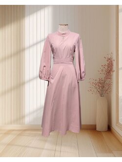 (PRE-LOVED) เดรสยาวสีชมพู แขนยาว คอเว้ากระโปรงบาน ผ้าหนา ไซส์ M