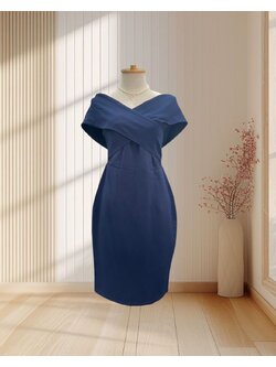 (PRE-LOVED) ราตรีสั้นสีกรมปาดไหล่ไขว้ ผ้าฮานาโกะ ไซส์ M