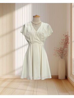 ( PRE-LOVED ) ราตรีสั้นสีขาว คอวีแขนสั้น กระโปรงเทนนิส ไซส์ S