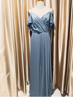 (PRE-LOVED) ชุดราตรียาวสายเดี่ยวปิดแขนสีฟ้า L